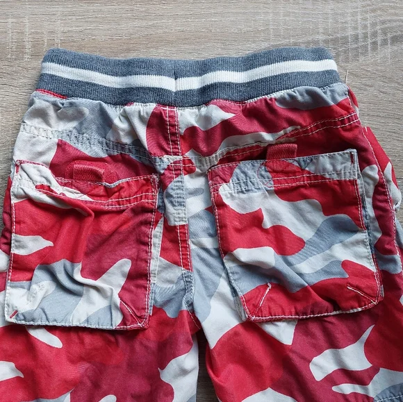 2011 ln/euc red camo board shorts size 6 - Picture 10 of 13
